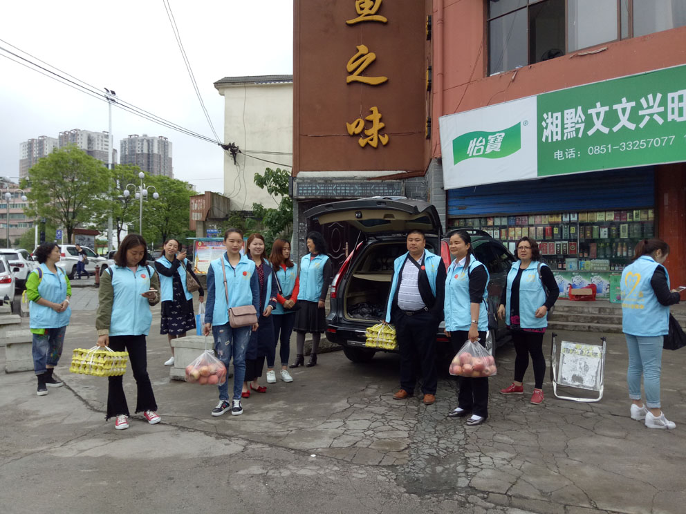 安顺快乐公益协会发起“五月阳光”温暖老人志愿活动走进北街养老院