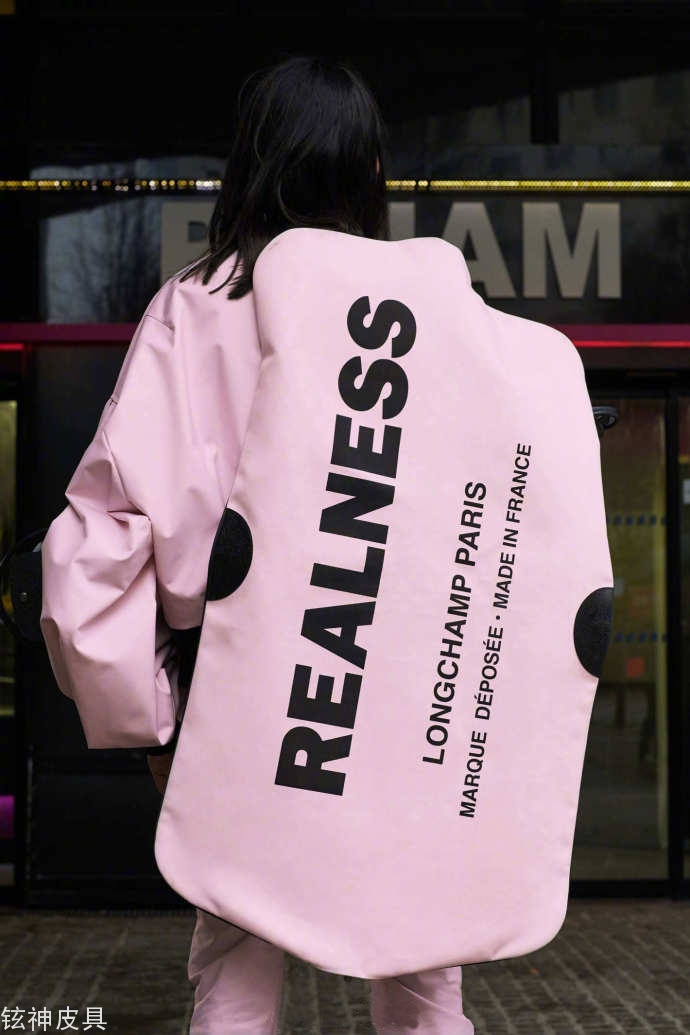 Le Pliage 手袋街头潮de旅行及运动元素