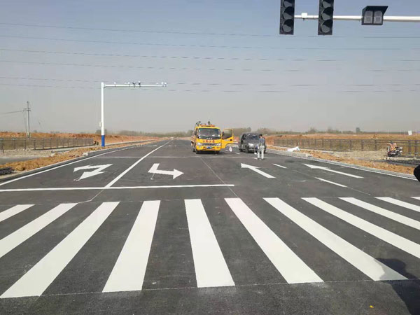 滁州市银山路道路标线施工