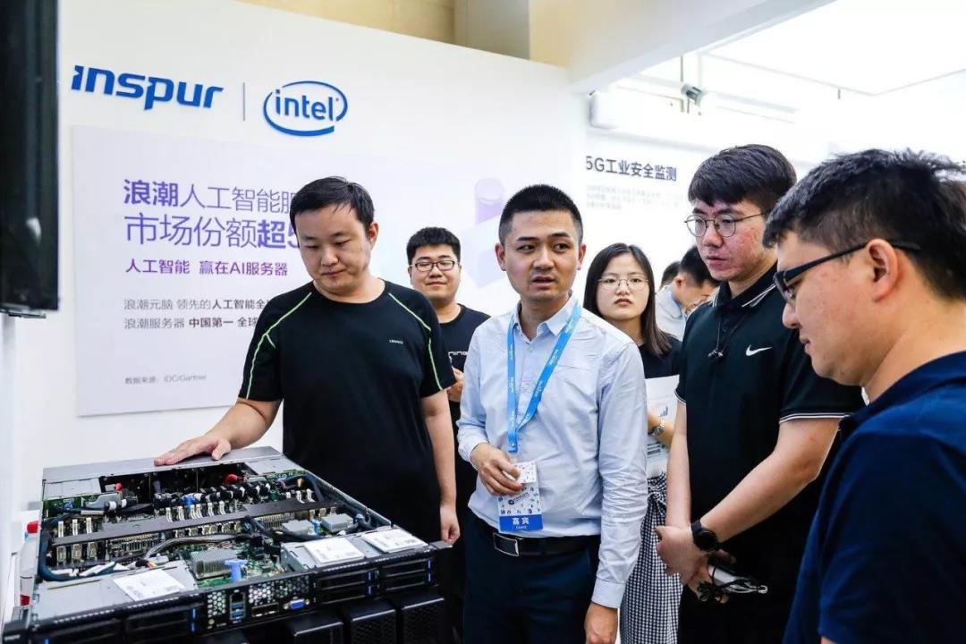 浪潮最强AI服务器亮相百度AI开发者大会