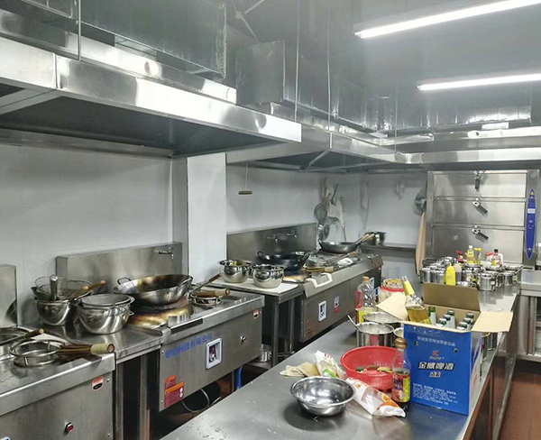 贺记阿文龙虾店厨房内部设施