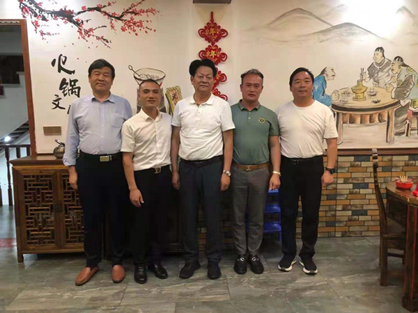 董事长陈辉与酒泉市领导人大尤主任、张主任、哈主任洽谈侏罗世界项目