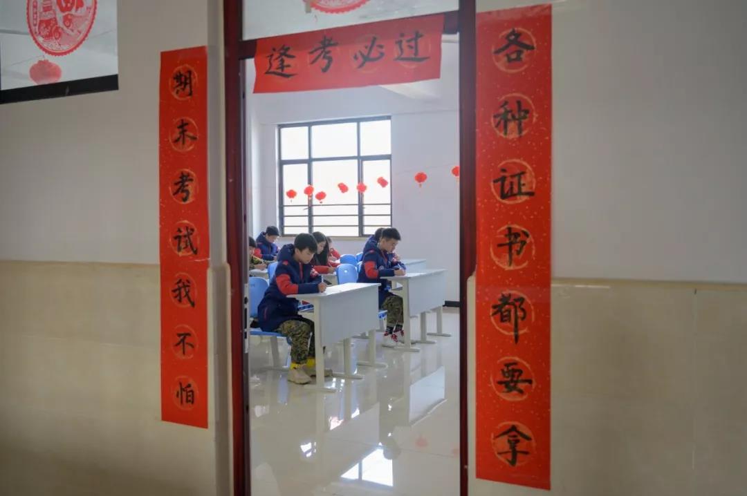 【民航新闻】| 大学教室门上贴"囍"字,这是有人结婚?真相是