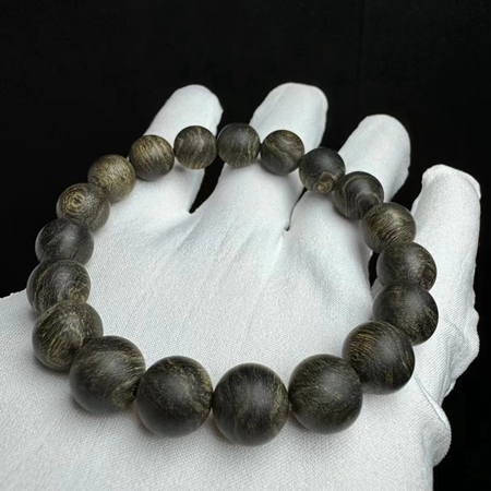 沉香鉴别：3招快速辨别真假避开常见陷阱