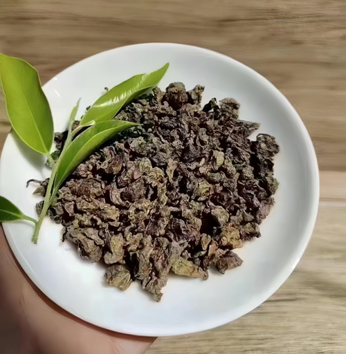 沉香茶香入鼻，气入喉，身心舒畅