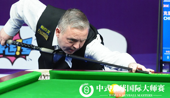 JFLOWERS品牌大使克里斯·梅林（Chris Melling），带着JF“光芒”向500万发起冲击