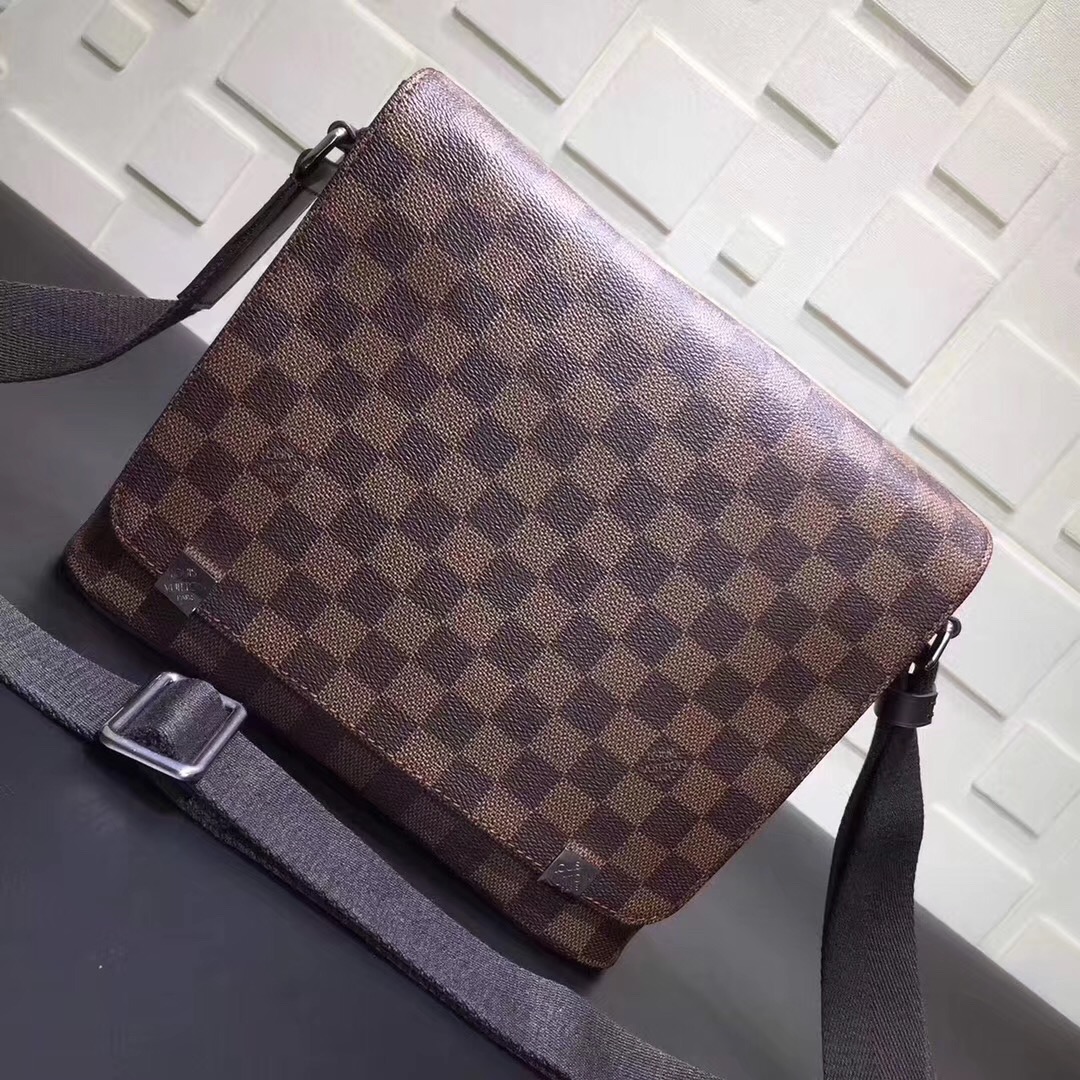 专柜代购 lv新款男士district棋盘格单肩斜挎邮差包n41028 n41031