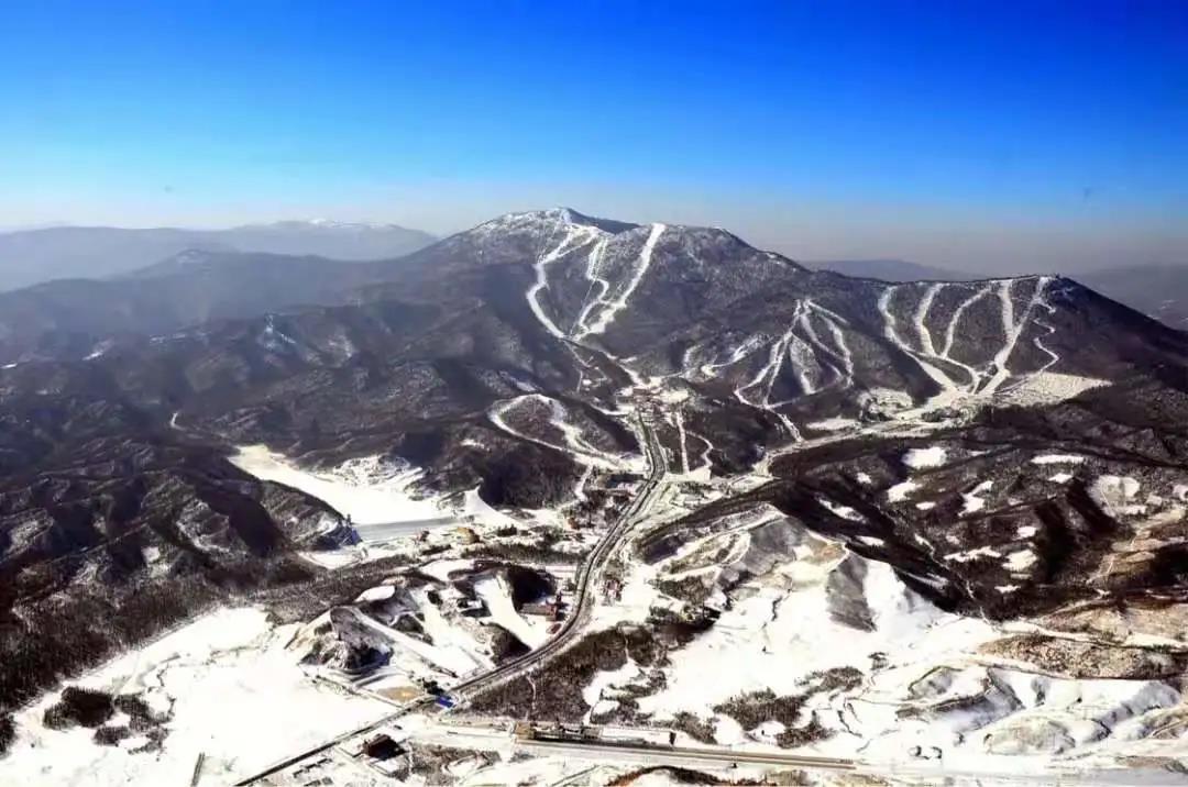 东北哈尔滨滑雪场www.gongsilvyou.cn6.jpg
