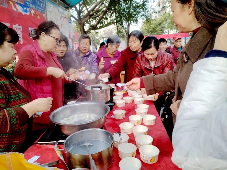 民俗年味浓 安全记心间：正兴社区将“平安”包进元宵里