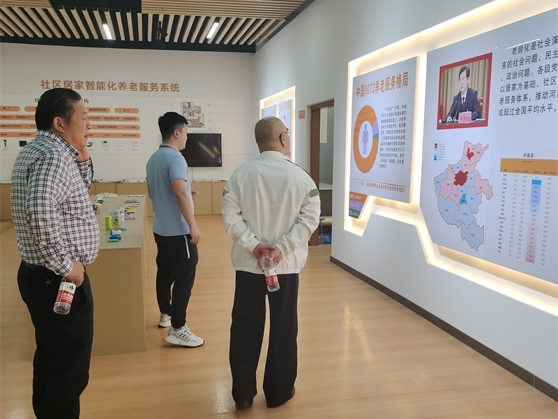 【重磅消息】全国新兴产业发展委领导莅临银龄世界展厅指导工作